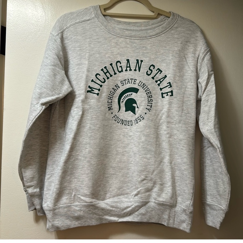 Sweatshirt and t shirt Michigan state